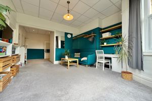 23' Lounge/Diner- click for photo gallery